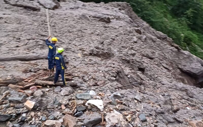 उत्तराखंड के उत्तरकाशी में फटा बादल, 18 किमी दूर मिले 2 मजदूरों के शव, 7 की तलाश