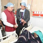 सीएम धामी पहुंचे एम्स ऋषिकेश, रुद्रप्रयाग बस दुर्घटना में घायल यात्रियों का हाल-चाल जाना