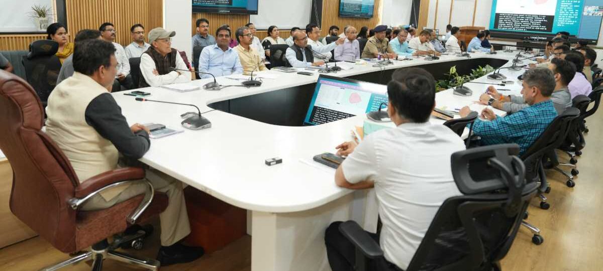 मुख्य सचिव आनंद बर्धन की अध्यक्षता में हुई महत्वपूर्ण बैठक