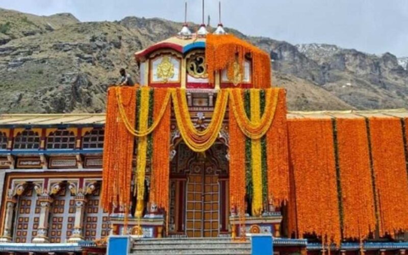 भू वैकुंठ धाम श्री बद्रीनाथ में उमड़ा श्रद्धालुओं का सैलाब