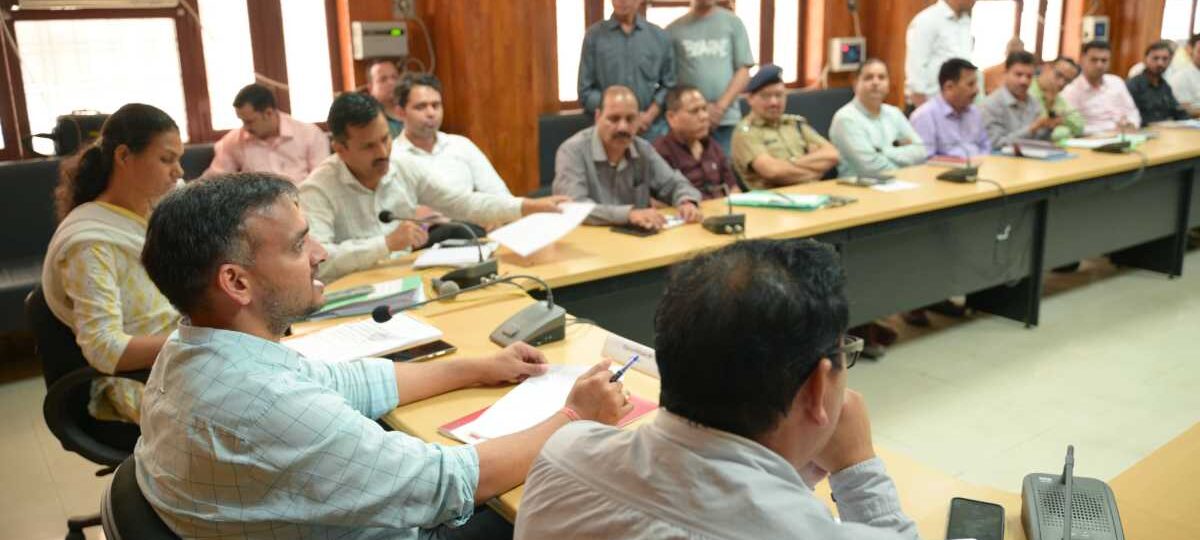 विभिन्न विभागों से संबंधित 17 शिकायत दर्ज, 09 शिकायतों का मौके पर हुआ निस्तारण