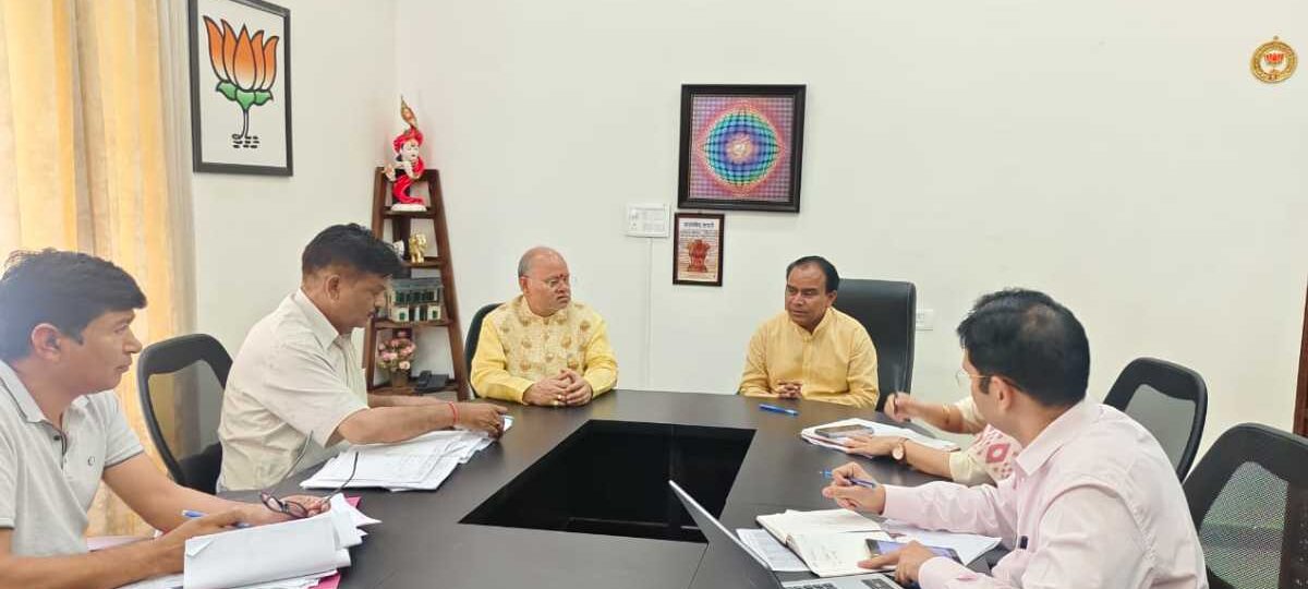 मुख्यमंत्री ने दी विभिन्न विकास योजनाओं की वित्तीय स्वीकृति