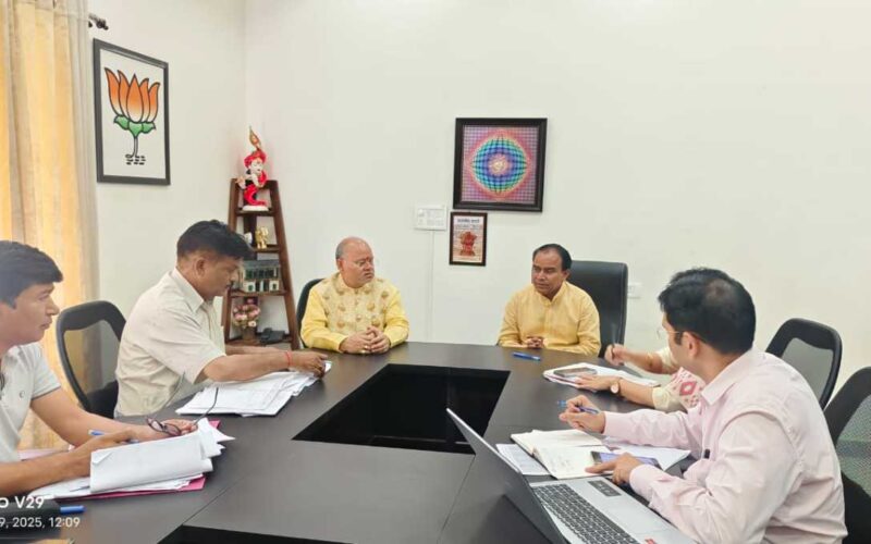 मुख्यमंत्री ने दी विभिन्न विकास योजनाओं की वित्तीय स्वीकृति