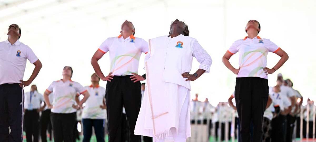 राष्ट्रपति  द्रौपदी मुर्मू ने देहरादून में किया  11 वें अंतरराष्ट्रीय योग दिवस का शुभारंभ