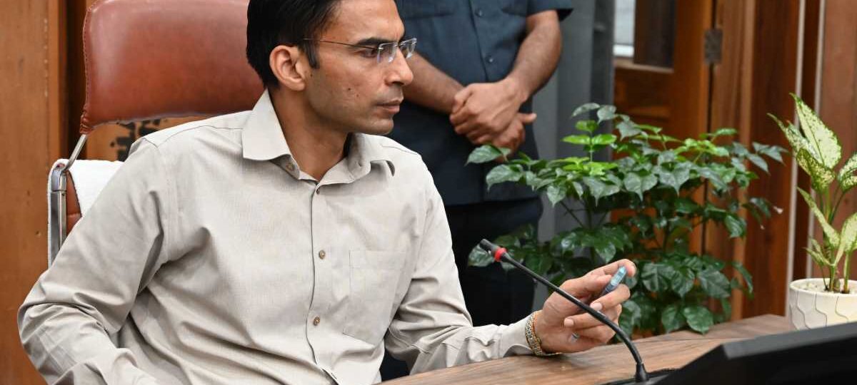 त्रिस्तरीय पंचायत चुनाव को लेकर जिला प्रशासन तैयारियों में जुटा