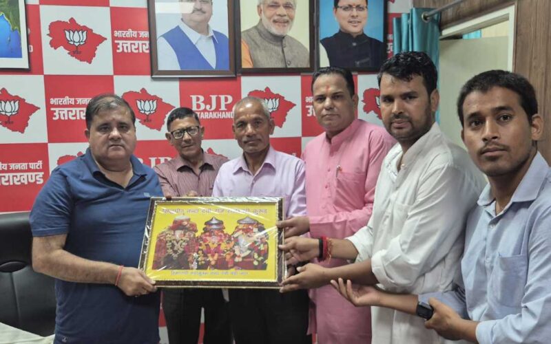 कुरुड़ और देवराड़ा को यात्रा के मानचित्र पर अंकित करें सरकार