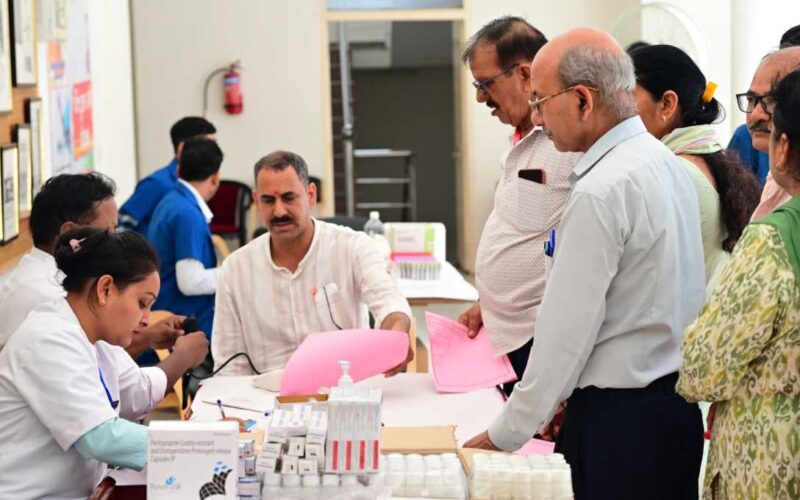 पत्रकारों के लिए मुख्यमंत्री धामी की पहल – देहरादून में विशेष स्वास्थ्य कैम्प का आयोजन