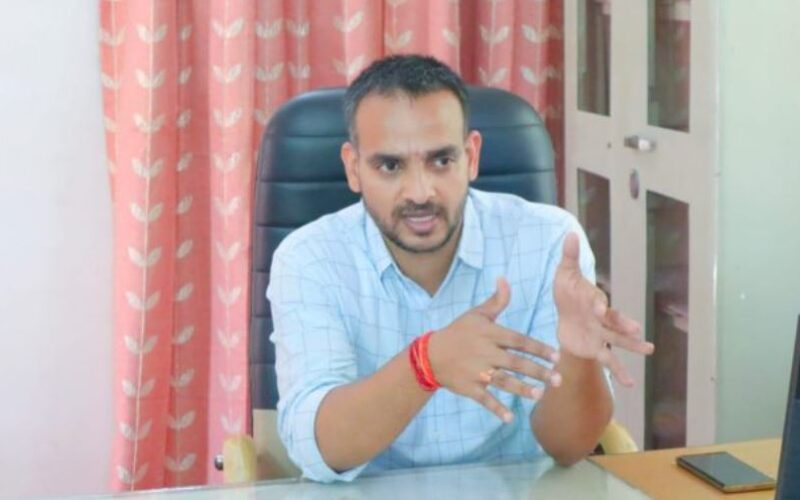 उपलब्धियों भरा रहा डीएम गहरवार का दो साल का कार्यकाल