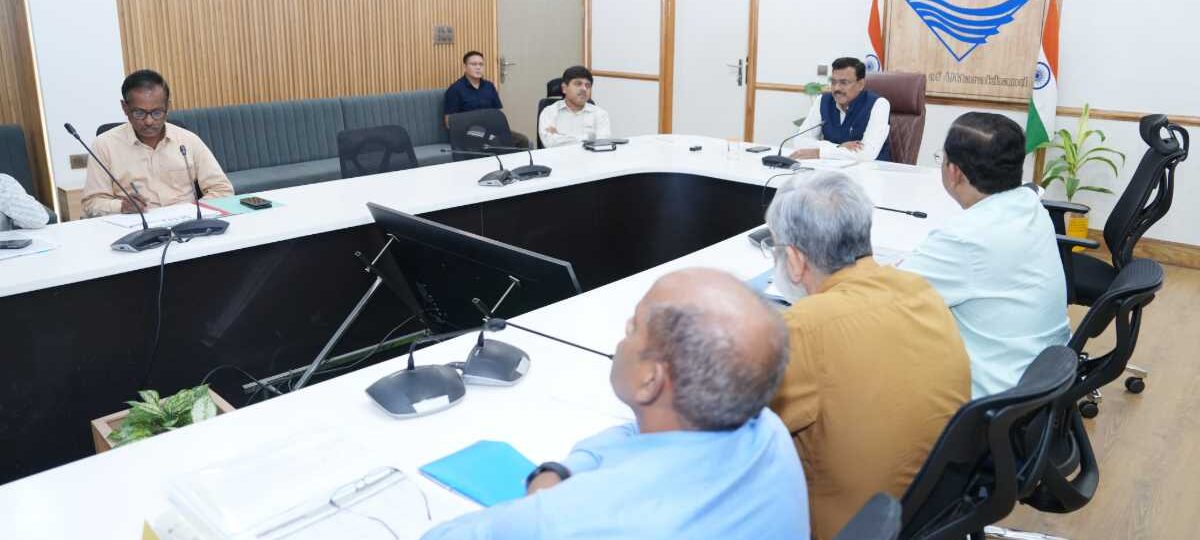 मुख्य सचिव आनंद बर्धन की अध्यक्षता में पिटकुल की समीक्षा बैठक आयोजित