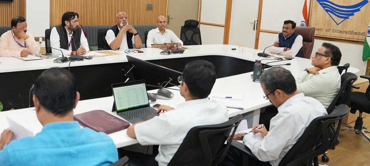 मुख्य सचिव आनन्द बर्द्धन ने बाकी बचे 36 विभागों की समीक्षा