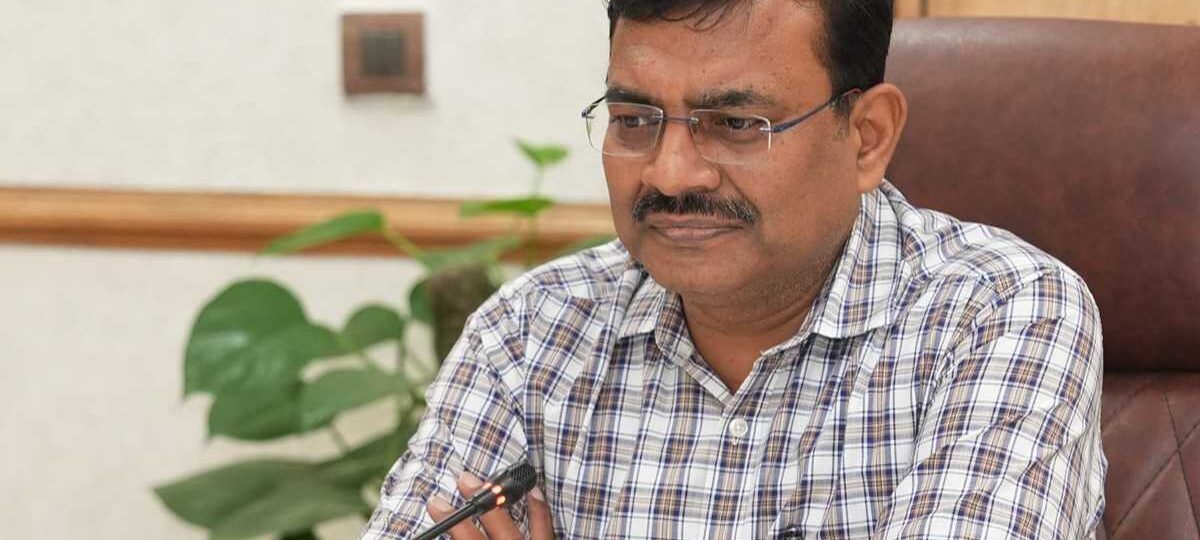 मुख्य सचिव ने राजस्व अभिवृद्धि के सम्बन्ध में महत्त्वपूर्ण विभागों के साथ बैठक ली