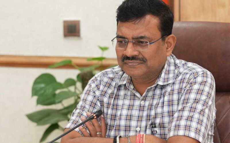 मुख्य सचिव ने राजस्व अभिवृद्धि के सम्बन्ध में महत्त्वपूर्ण विभागों के साथ बैठक ली