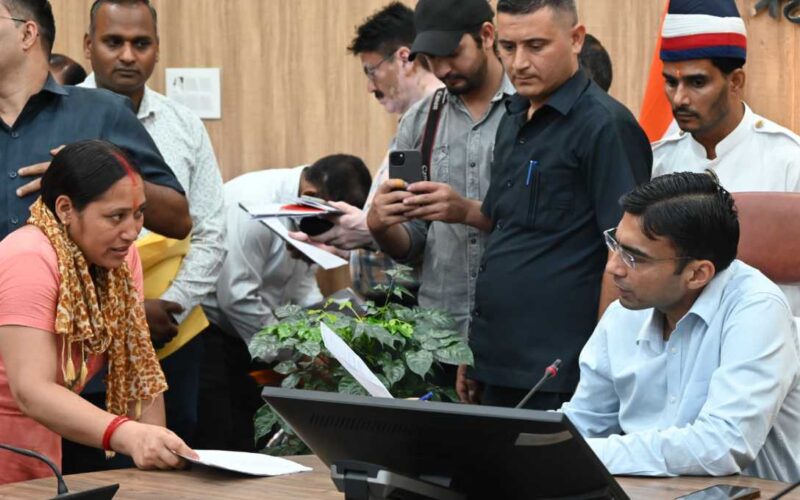 डीएम ने पकड़ा भीषण खेल, एक ही व्यक्ति ने गुमराह कर दो बार विक्रय कर दी टिहरी बांध प्रभावितों को भूमि