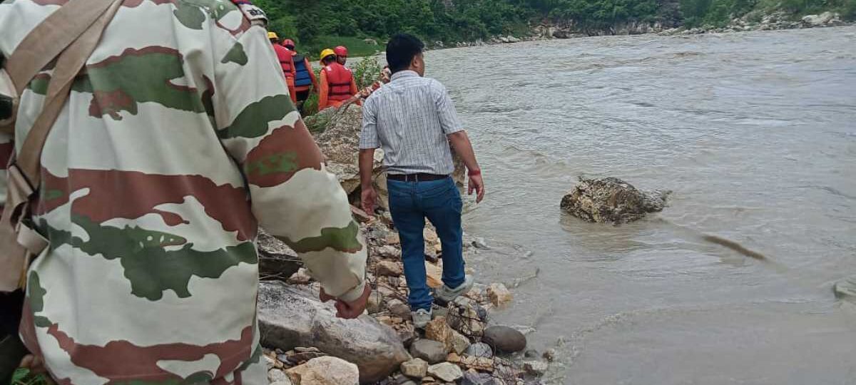 घोलतीर हासदा: श्रीनगर डैम से एक और शव बरामद, मृतकों की संख्या बढ़कर हुई सात, पांच अभी भी लापता