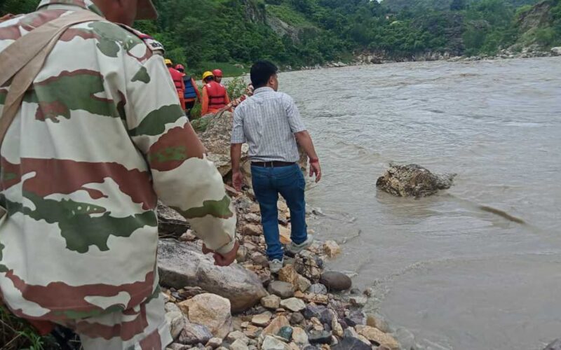 घोलतीर हासदा: श्रीनगर डैम से एक और शव बरामद, मृतकों की संख्या बढ़कर हुई सात, पांच अभी भी लापता