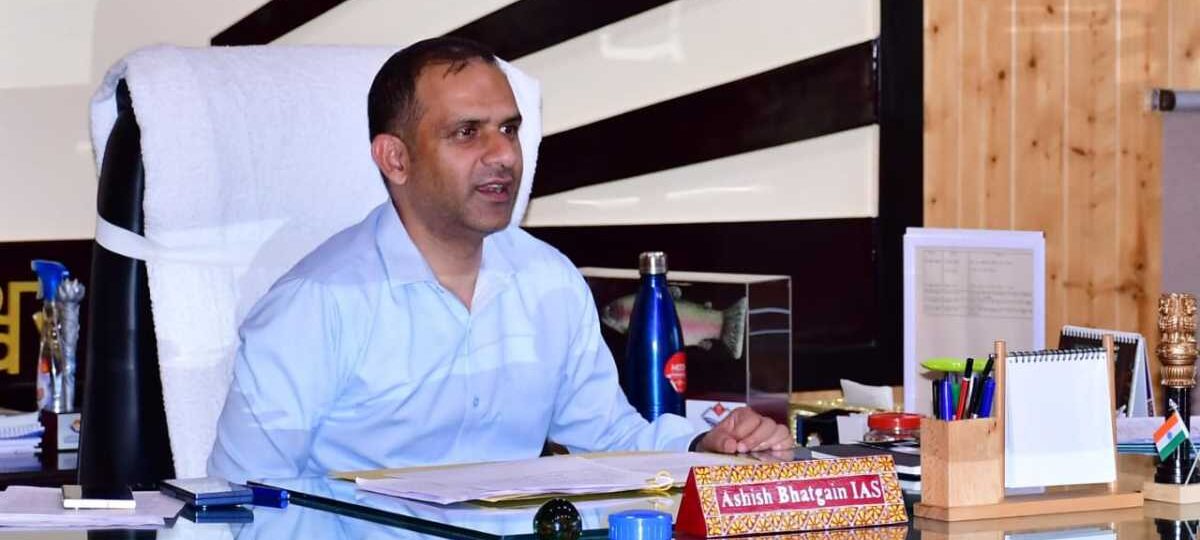 जिलाधिकारी आशीष भटगाई के नेतृत्व में इन गांवों के विस्थापन को मिली स्वीकृति