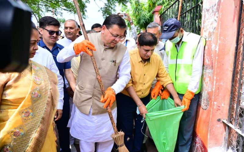 मुख्यमंत्री ने एक पेड़ मॉं के नाम अभियान के तहत किया पौधारोपण