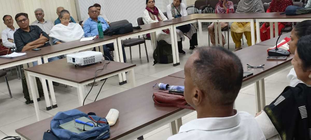 दिव्यांग जनों की उद्यम में  हिस्सेदारी  विषय पर बातचीत पर दून पुस्तकालय में हुआ मंथन