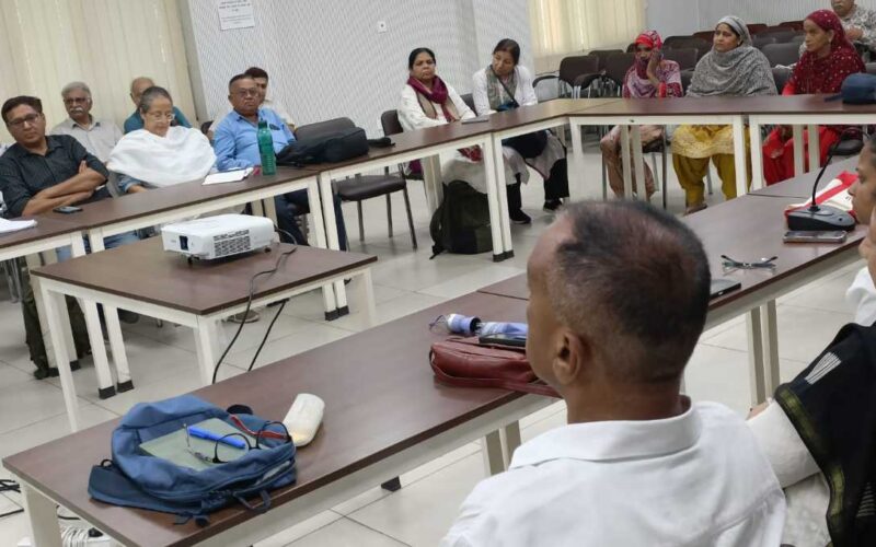 दिव्यांग जनों की उद्यम में  हिस्सेदारी  विषय पर बातचीत पर दून पुस्तकालय में हुआ मंथन