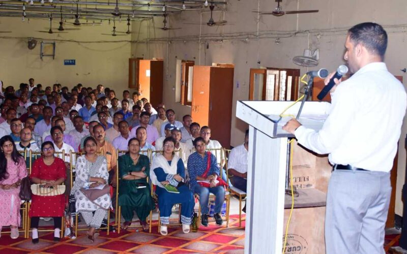 दो दिवसीय प्रशिक्षण कार्यक्रम के दूसरे दिन 607 कार्मिकों को प्रशिक्षण दिया गया