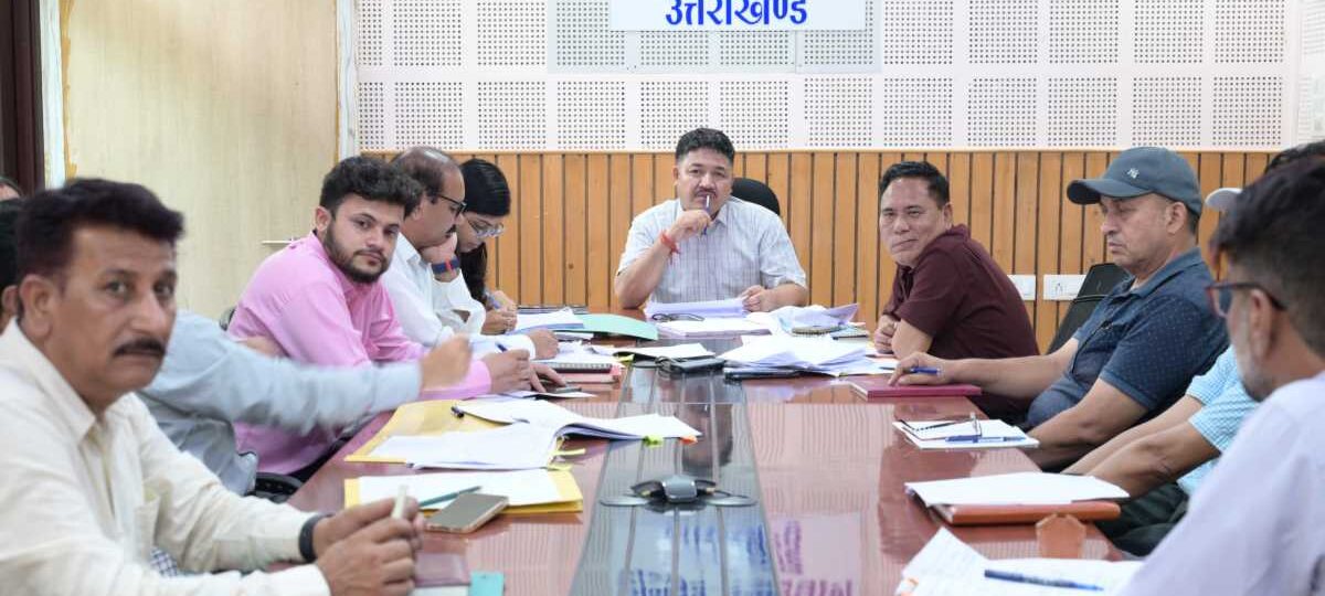 रुद्रप्रयाग: राजस्व वसूली, राजस्व पुलिस प्रकरणों से लेकर प्लास्टिक प्रतिबंध अभियान सहित अनेक मुद्दों पर हुई चर्चा