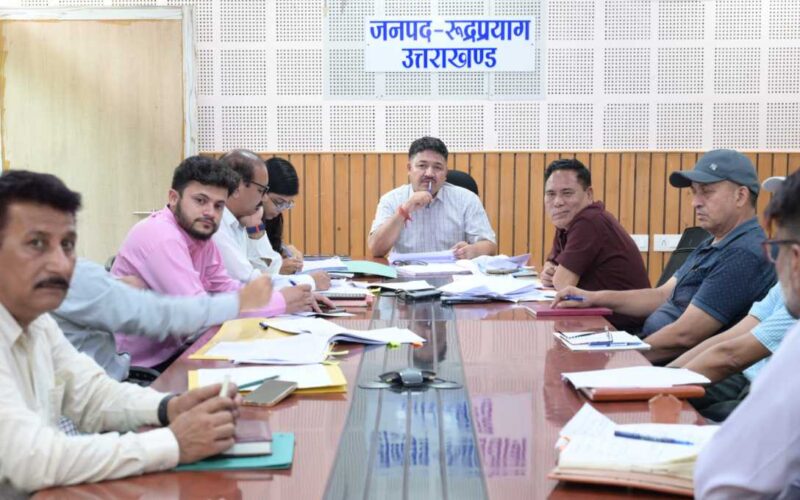 रुद्रप्रयाग: राजस्व वसूली, राजस्व पुलिस प्रकरणों से लेकर प्लास्टिक प्रतिबंध अभियान सहित अनेक मुद्दों पर हुई चर्चा
