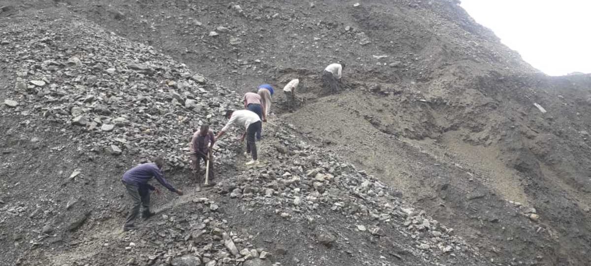 जिला प्रशासन ने 24 घंटे भीतर तैयार कराया आपदाग्रस्त बटोली गांव में दूसरा वैकल्पिक रास्ता