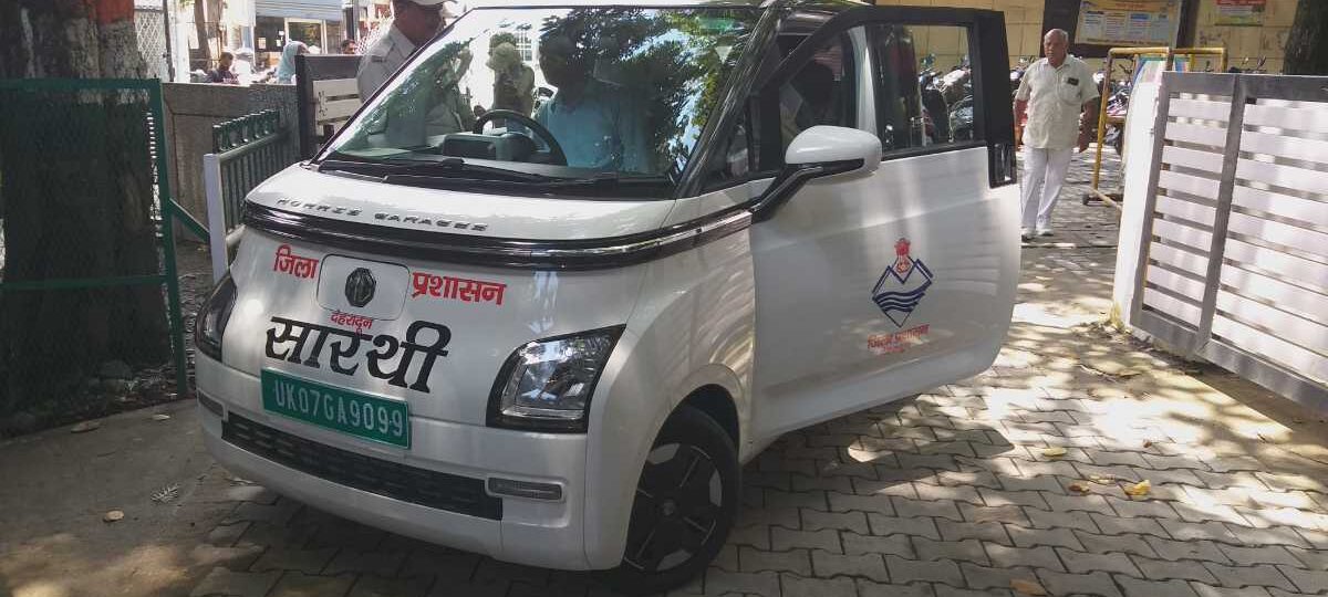 डीएम सविन ने एक बार फिर पेश की मानवता की मिसाल, असहाय, अनाथ और लाचार राजू को दिया सहारा