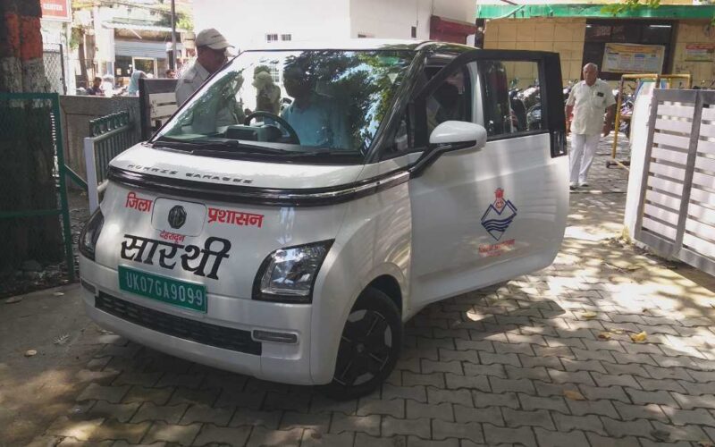 डीएम सविन ने एक बार फिर पेश की मानवता की मिसाल, असहाय, अनाथ और लाचार राजू को दिया सहारा