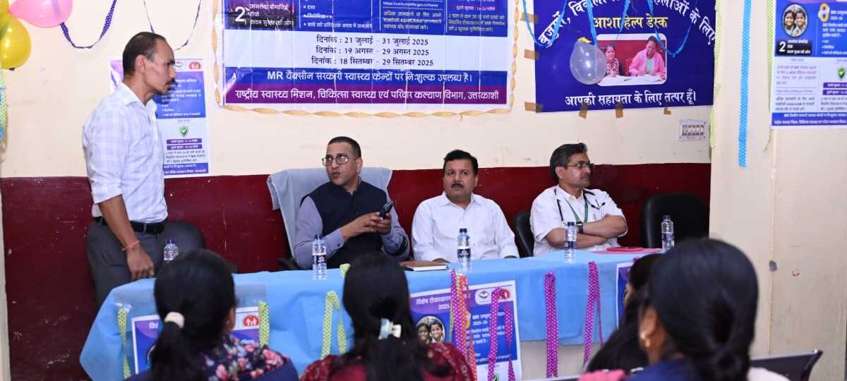 जिलाधिकारी ने जिला महिला चिकित्सालय से किया विशेष टीकाकरण अभियान की शुरुआत