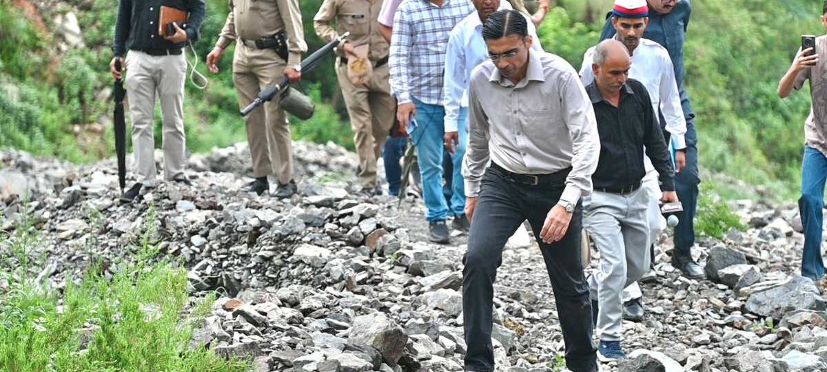 डीएम ने किया कमिटमेंट पूरा; फंड जारी; युद्धस्तर पर कार्य करने के एजेंसियों को निर्देश