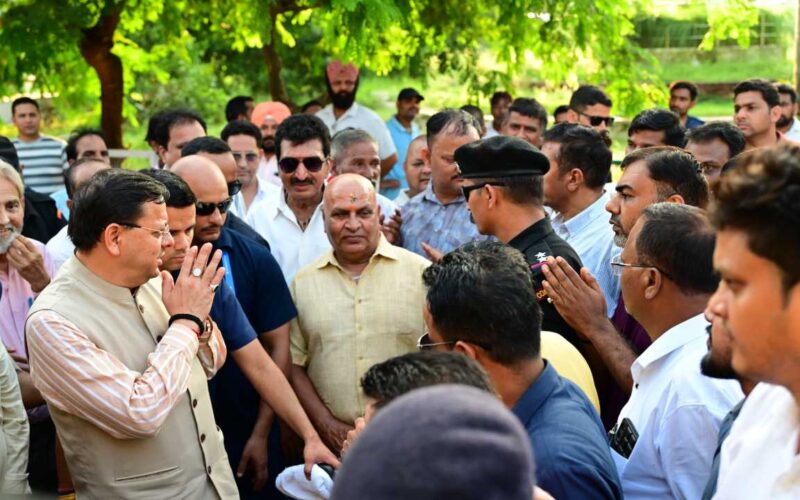 मुख्यमंत्री धामी ने खटीमा क्षेत्र की जनता से मुलाकात की, समस्याएं सुनी