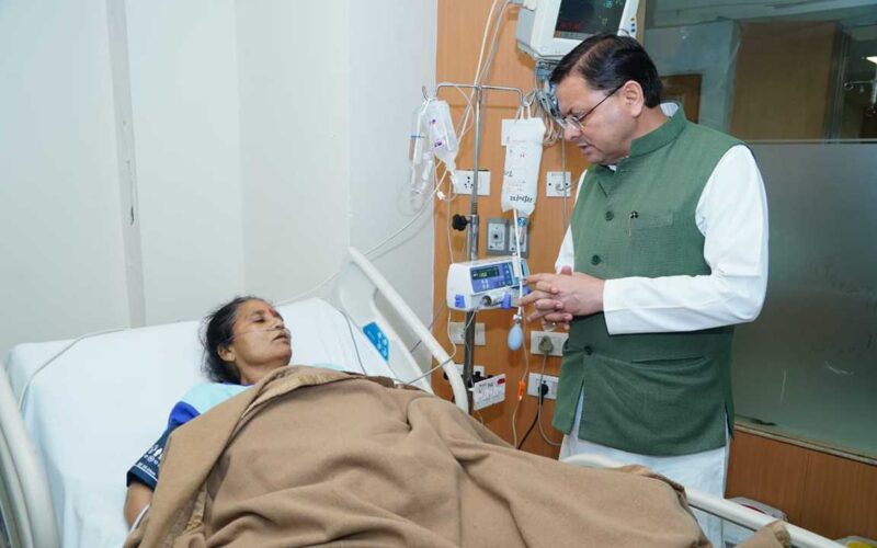 मुख्यमंत्री धामी ने मैक्स अस्पताल, देहरादून में भर्ती पूर्व विधायक श्रीमती मुन्नी देवी शाह की कुशलक्षेम  जानी