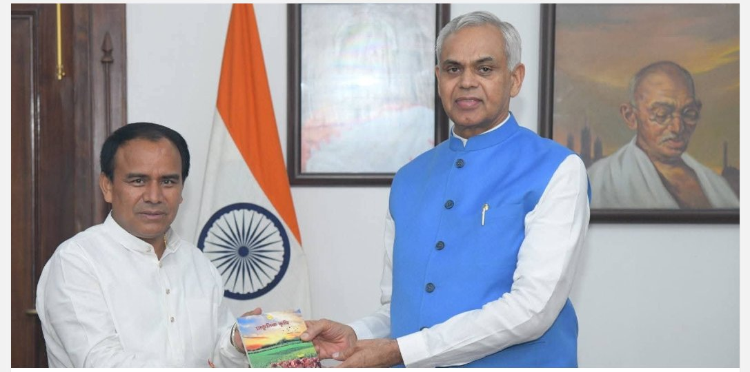 गुजरात के राज्यपाल से मिले,सहकारिता मंत्री, मेलों के शुभारंभ का दिया आमंत्रण