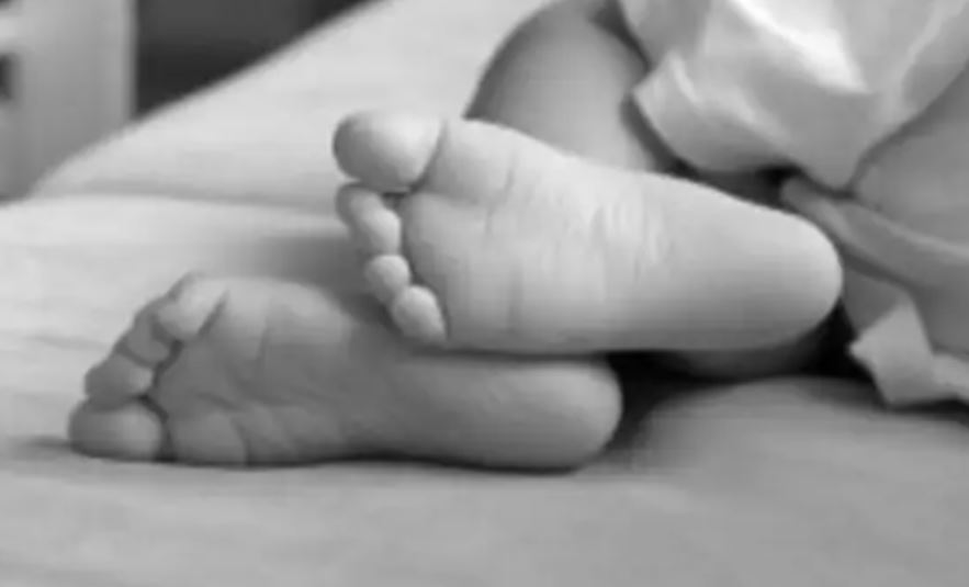 4 घंटे तड़पता रहा फौजी का डेढ़ साल का बेटा, नहीं मिला इलाज, चली गई जान