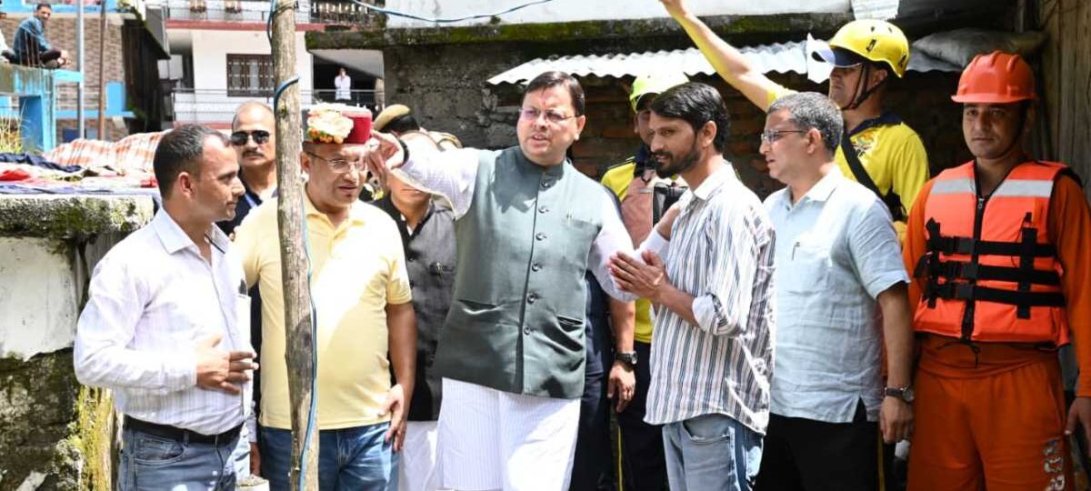 स्यानाचट्टी आपदा: सीएम ने प्रभावितों से मिल कर सुनी समस्याएं, हर संभव सहायता का आश्वाशन