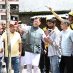 स्यानाचट्टी आपदा: सीएम ने प्रभावितों से मिल कर सुनी समस्याएं, हर संभव सहायता का आश्वाशन
