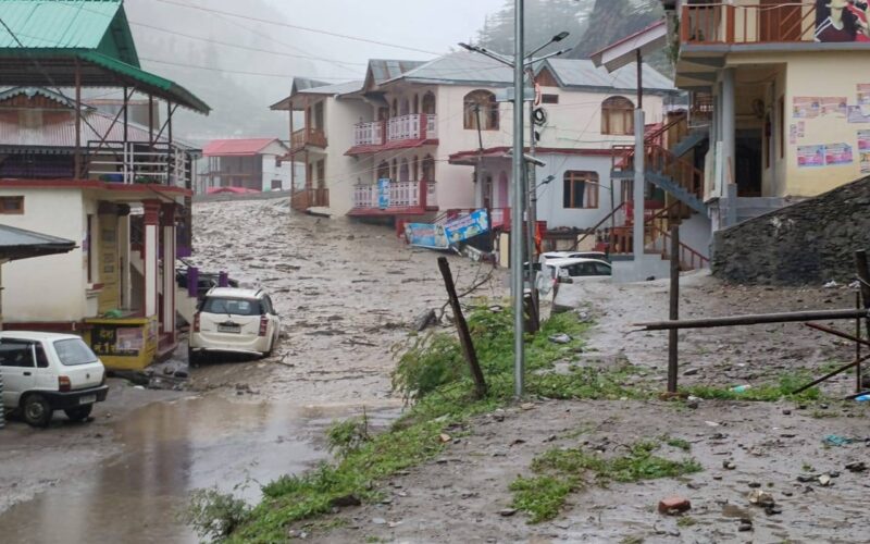 धराली में आई आपदा के बाद कारोबार पूरी तरह ठप, गंगोत्री धाम में सन्नाटा