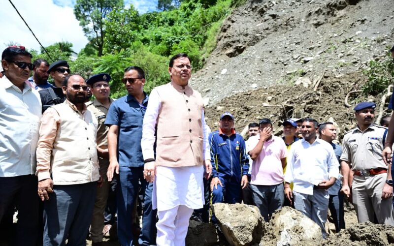 आपदा प्रभावित लोगों को देख सीएम धामी ने रुकवाया काफिला