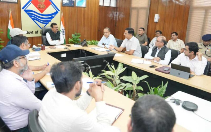 मुख्य सचिव ने धराली आपदा प्रभावितों के लिए राहत एवं पुनर्वास कार्यों की समीक्षा की