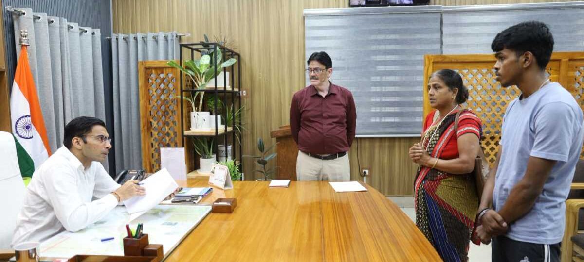 नन्हें नौनिहालों; असहाय, व्यथित विधवा मताओं संग धोखाधड़ी मानसिक उत्पीड़न पर डीएम सख्त