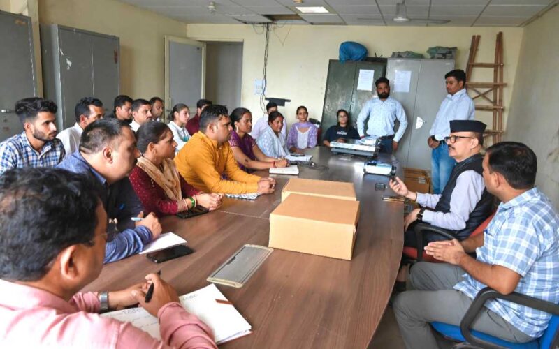 डीएम के निर्देश पर नई सस्ता राशन की दुकानों के विक्रेताओं को दिया प्रशिक्षण