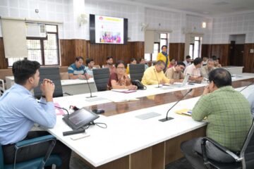 स्वास्थ्य व्यवस्थाओं को सुधारने के लिए जिलाधिकारी ने दिए आवश्यक दिशा निर्देश
