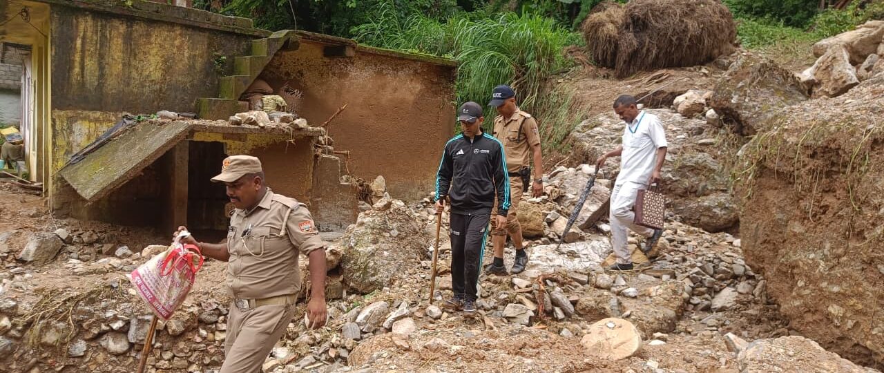डीएम बागेश्वर पहुंचे पौंसारी एवं बैसानी क्षेत्र का निरीक्षण करने, दिए ये निर्देश…