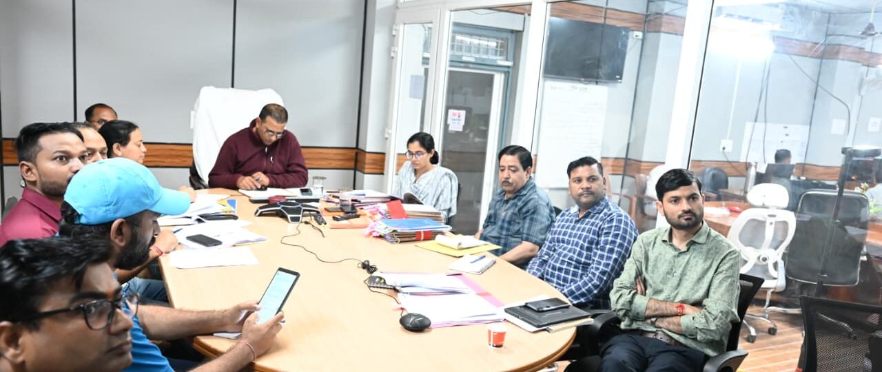 डीएम प्रशांत आर्य ने धराली, हर्षिल स्यानाचट्टी प्रभावित क्षेत्रों में चल रहे राहत कार्यों की जानकारी दी