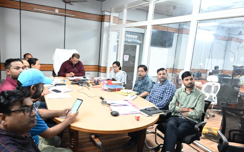 डीएम प्रशांत आर्य ने धराली, हर्षिल स्यानाचट्टी प्रभावित क्षेत्रों में चल रहे राहत कार्यों की जानकारी दी