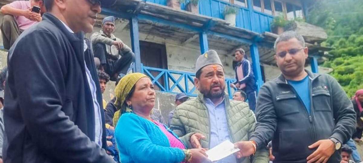 धराली में 98 आपदा प्रभावित परिवारों को मिली पाँच-पाँच लाख रुपये की तत्कालिक सहायता