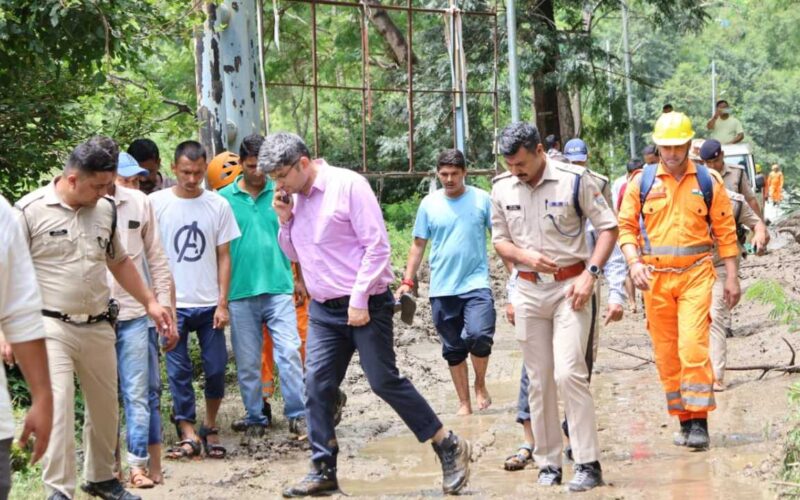 थराली आपदा : राहत एवं बचाव कार्यों में स्वास्थ्य विभाग अलर्ट, मुख्यमंत्री धामी ने दिए त्वरित कार्रवाई के निर्देश