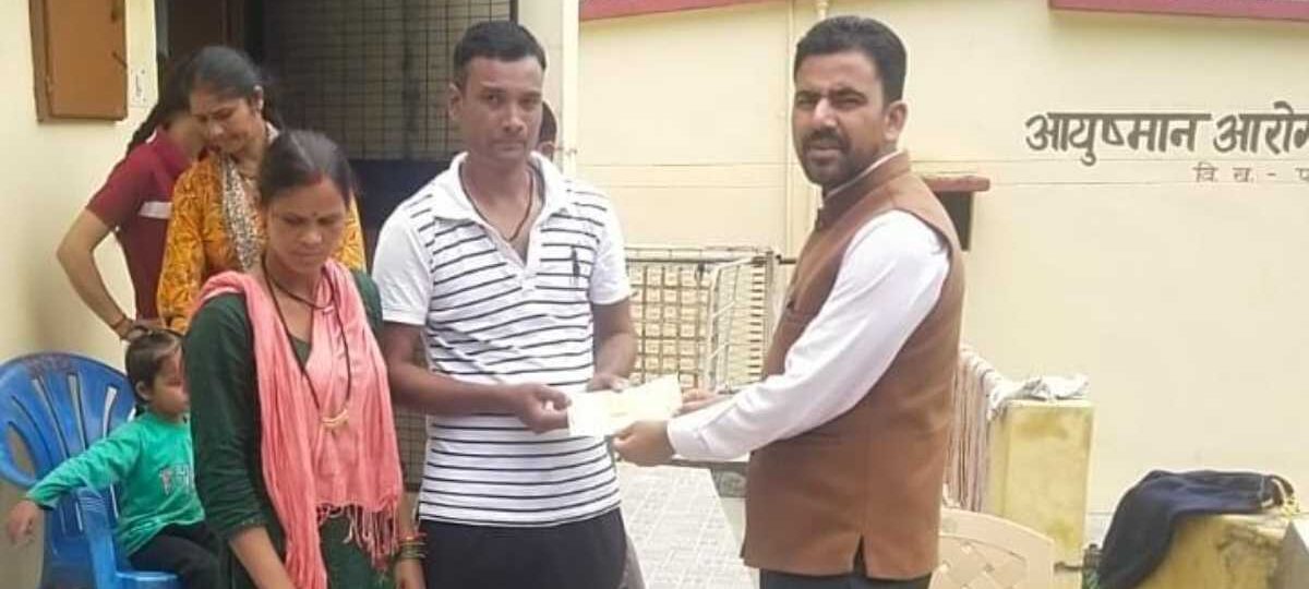 सीएम घोषणा के अनुरूप प्रभावित क्षेत्रों में वितरित किये राहत राशि के चेक