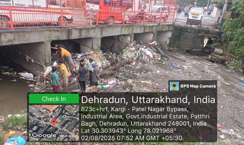 बरसात में नदी-नालों में जमा कचरा, निगम ने चलाया सफाई अभियान